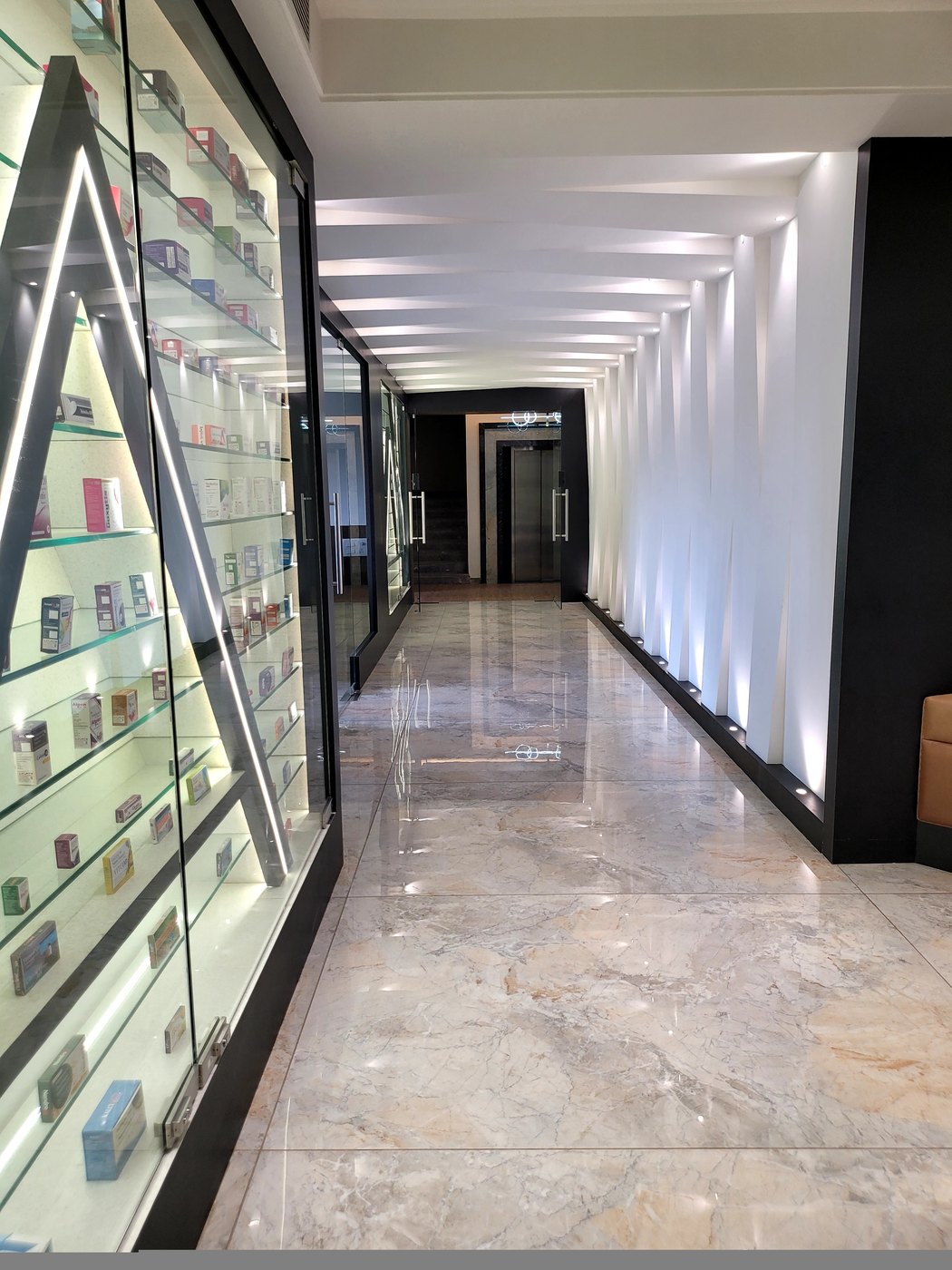 Atlantis Formulations Display corridor